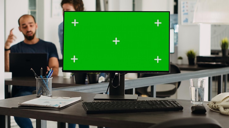 Foto gratuito computadora de escritorio con pantalla verde