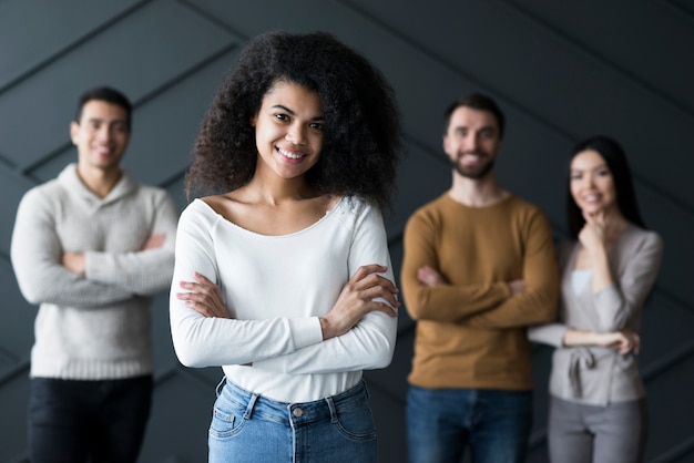 Comunidad de personas positivas posando