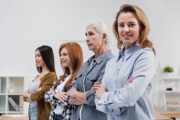 Comunidad positiva de mujeres juntas