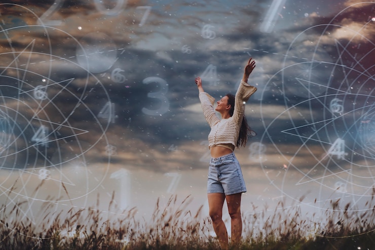 Foto gratuito concepto abstracto de numerología con tiro completo de mujer