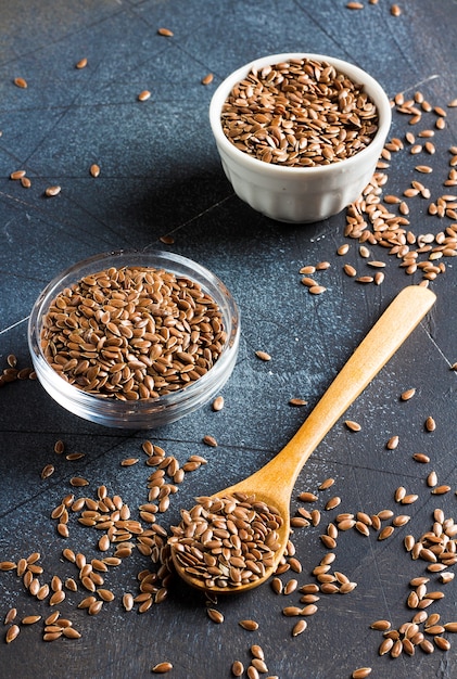 Concepto de alimentos orgánicos saludables de superalimento de linaza semillas de lino