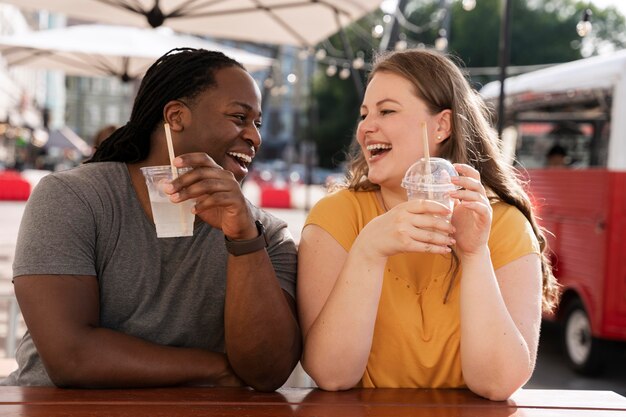 Concepto de amor con pareja feliz pasar tiempo juntos