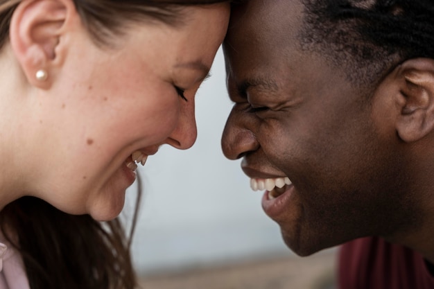 Concepto de amor con pareja feliz pasar tiempo juntos