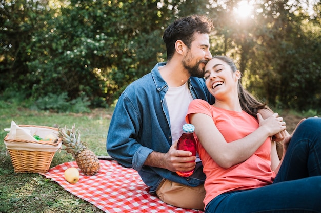 Concepto de amor y picnic