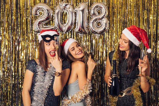 Concepto de año nuevo con chicas