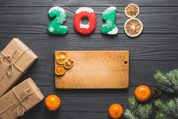 Concepto de año nuevo con table de madera