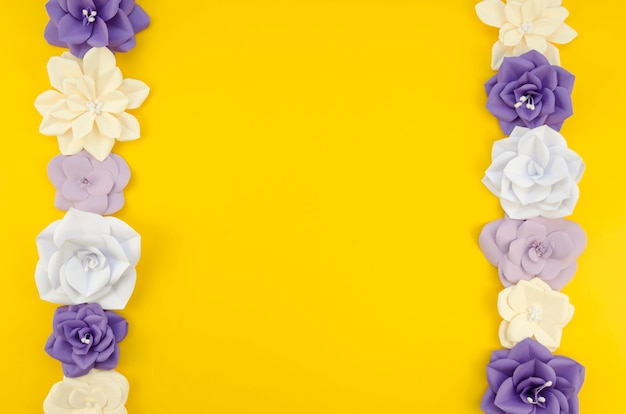 Foto gratuita concepto de arte con marco floral y fondo amarillo