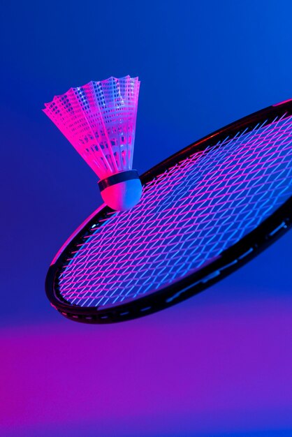 Concepto de bádminton con iluminación espectacular