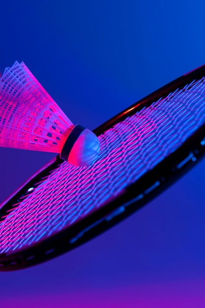 Foto gratuita concepto de bádminton con iluminación espectacular