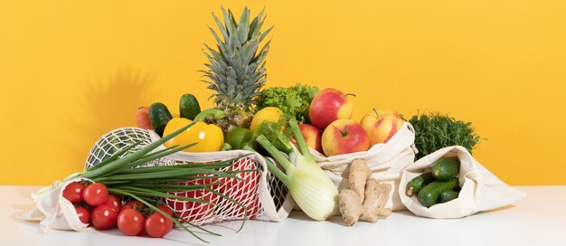 Concepto de banner de supermercado con ingredientes