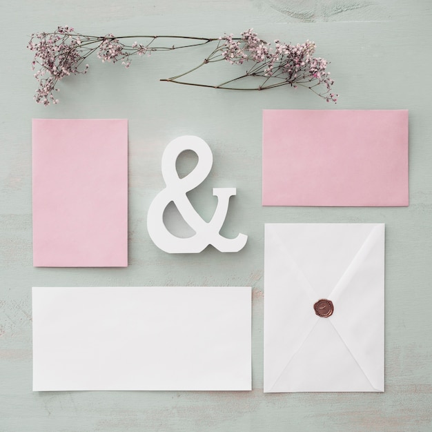 Foto gratuita concepto de boda con tarjetas