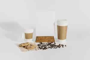 Foto gratuita concepto de café con tabla blanca