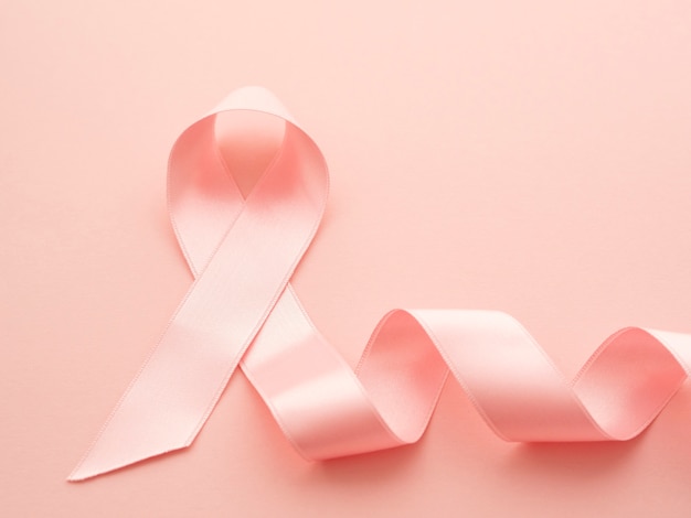 Concepto de cáncer de cinta rosa de vista superior