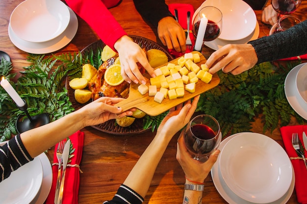 Foto gratuita concepto de cena de navidad con queso