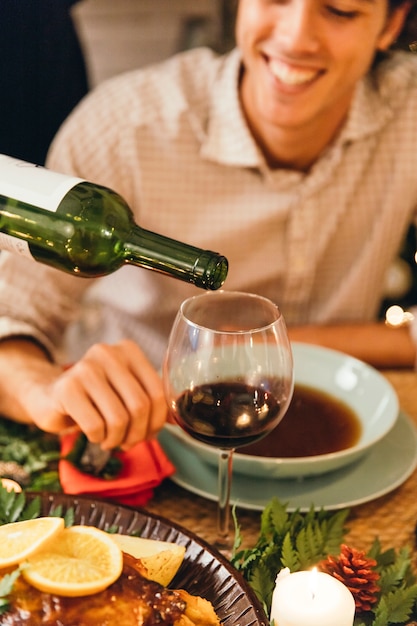 Concepto de cena de navidad y vino