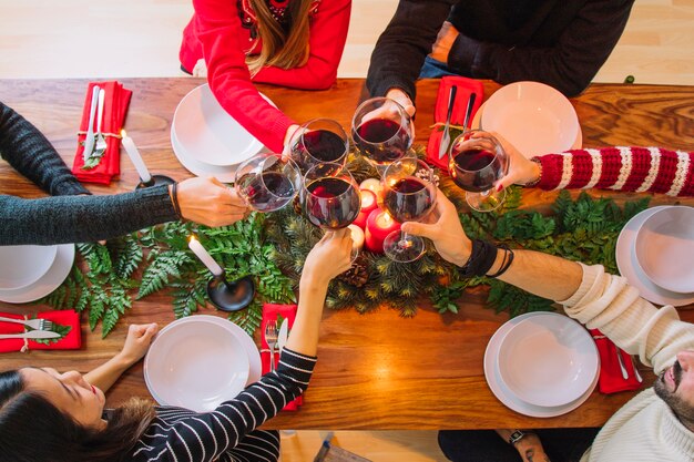 Concepto de cena de navidad con vino