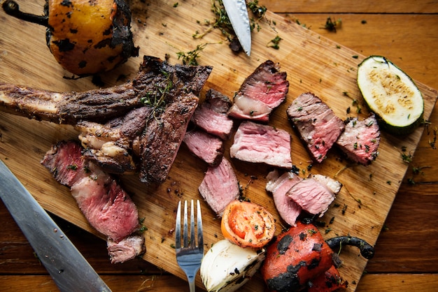 Foto gratuita concepto de cocina cutted beef steak