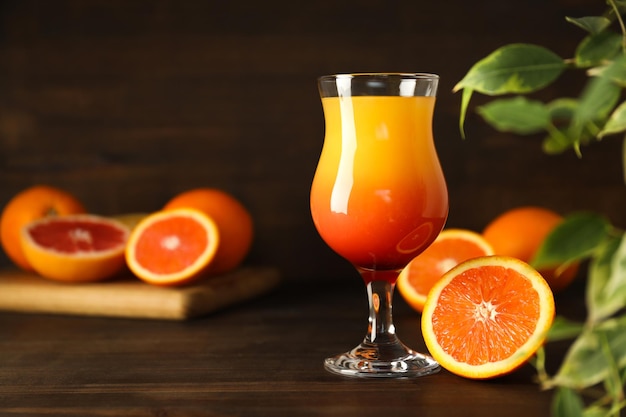 Foto gratuita concepto de cóctel de naranja de delicioso cóctel de cítricos de verano fresco