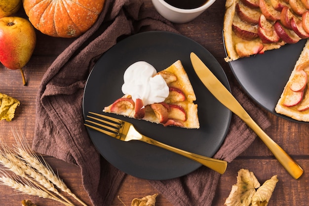 Concepto de comida de acción de gracias con tarta de manzana