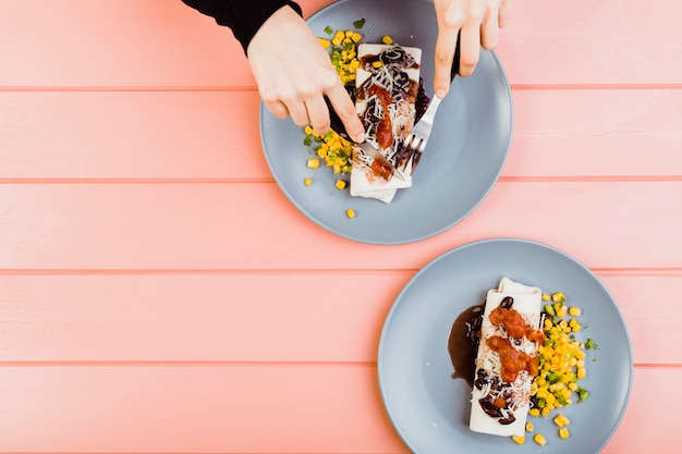 Concepto de comida mejicana con dos platos