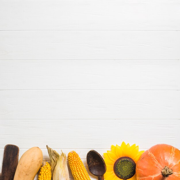 Concepto de comida de otoño con espacio arriba