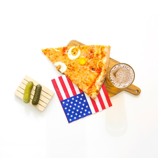 Foto gratuita concepto de comida rápida americana con pizza