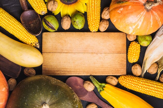 Concepto de comida sana de otoño con tabla