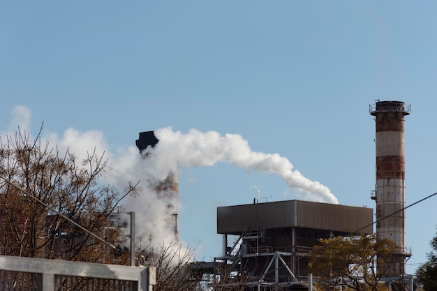 Concepto de contaminación de las emisiones de la fábrica.