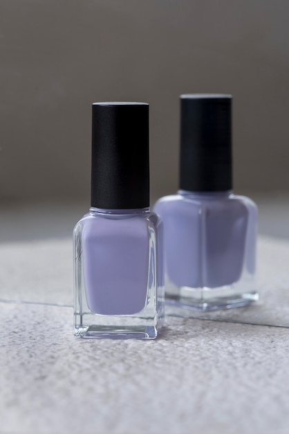 Concepto de cuidado de uñas con esmalte de uñas