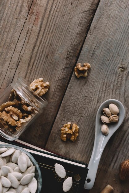 Concepto decorativo de nueces con espacio