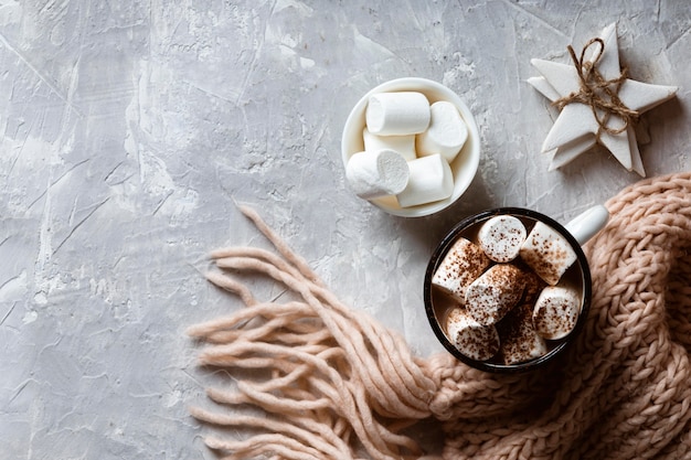 Concepto de delicioso chocolate caliente con espacio de copia