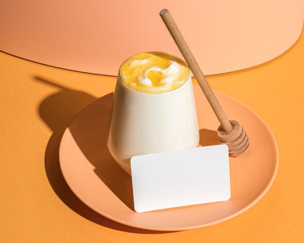 Concepto de delicioso yogur con espacio de copia