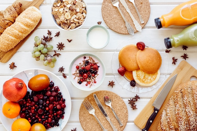 Concepto de desayuno saludable y fresco