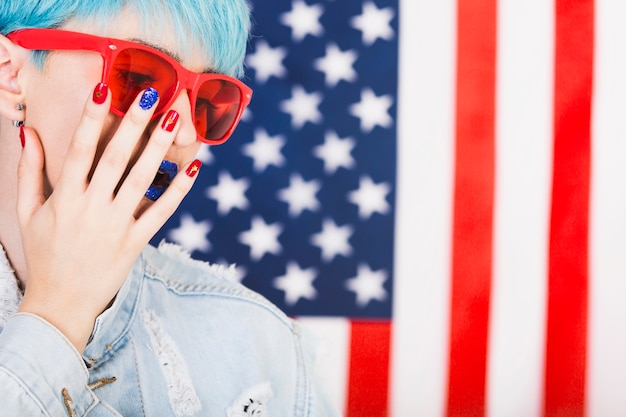 Foto gratuita concepto para el día de la independencia de eeuu con mujer punk