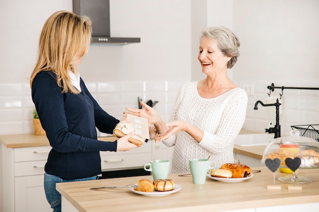 Foto gratuita concepto para el día de la madre con desayuno