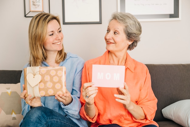 Concepto para el día de la madre con regalos