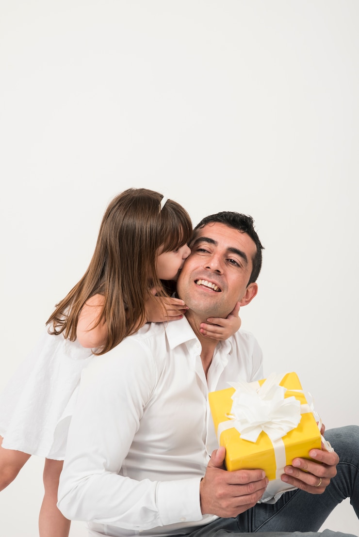 Foto gratuito concepto del día del padre con familia feliz