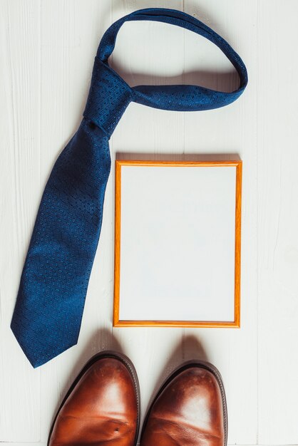 Concepto para el día del padre con pizarra blanca y corbata