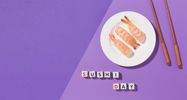 Concepto de día de sushi vista superior con espacio de copia