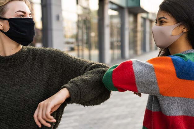 Concepto de distancia social al aire libre