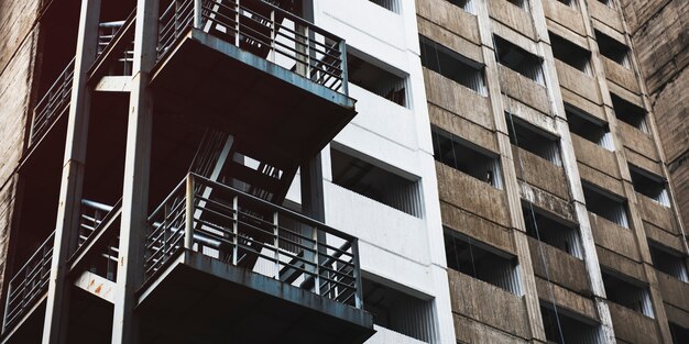 Concepto de edificio de negocios en el centro