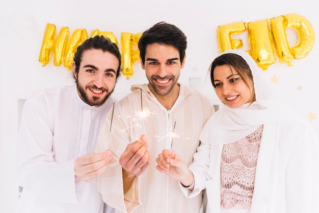 Concepto de eid con grupo de amigos