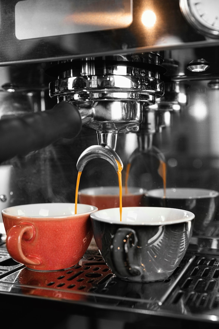 Foto gratuito concepto de elaboración de café con máquina