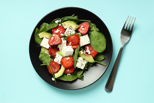 Concepto de ensalada de comida sabrosa con vista superior de fresa