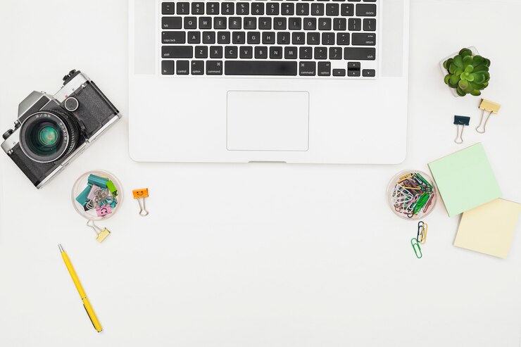 Foto gratuito concepto de escritorio flat lay con copyspace