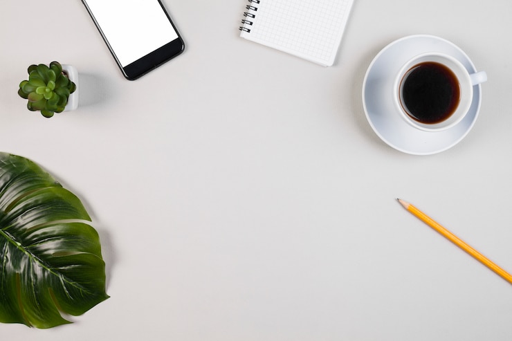 Foto gratuito concepto de escritorio flat lay con copyspace