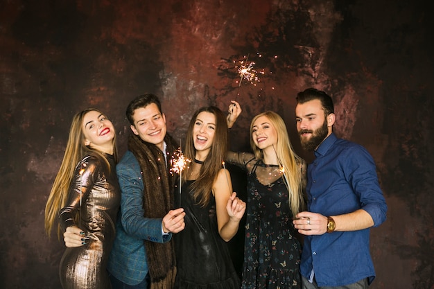 Foto gratuita concepto de fiesta de año nuevo y amistad