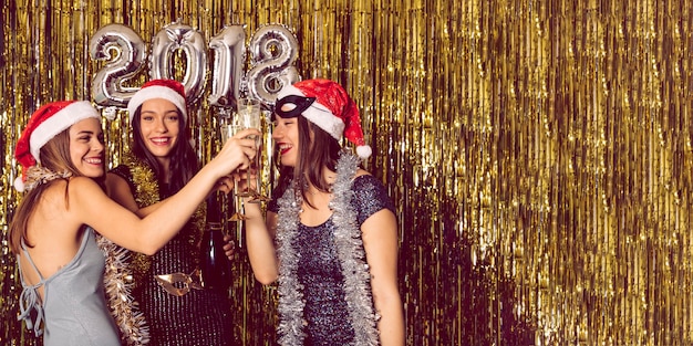 Concepto de fiesta de año nuevo con chicas