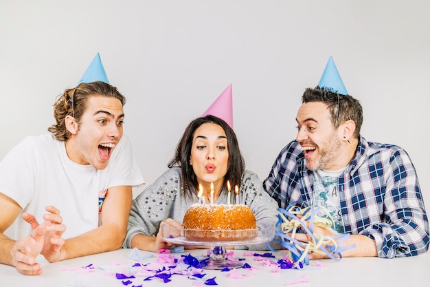 Concepto de fiesta de cumpleaños con amigos