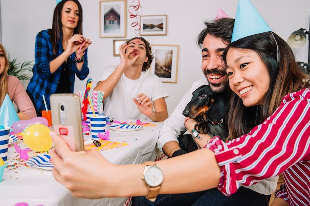 Foto gratuita concepto de fiesta de cumpleaños con perro